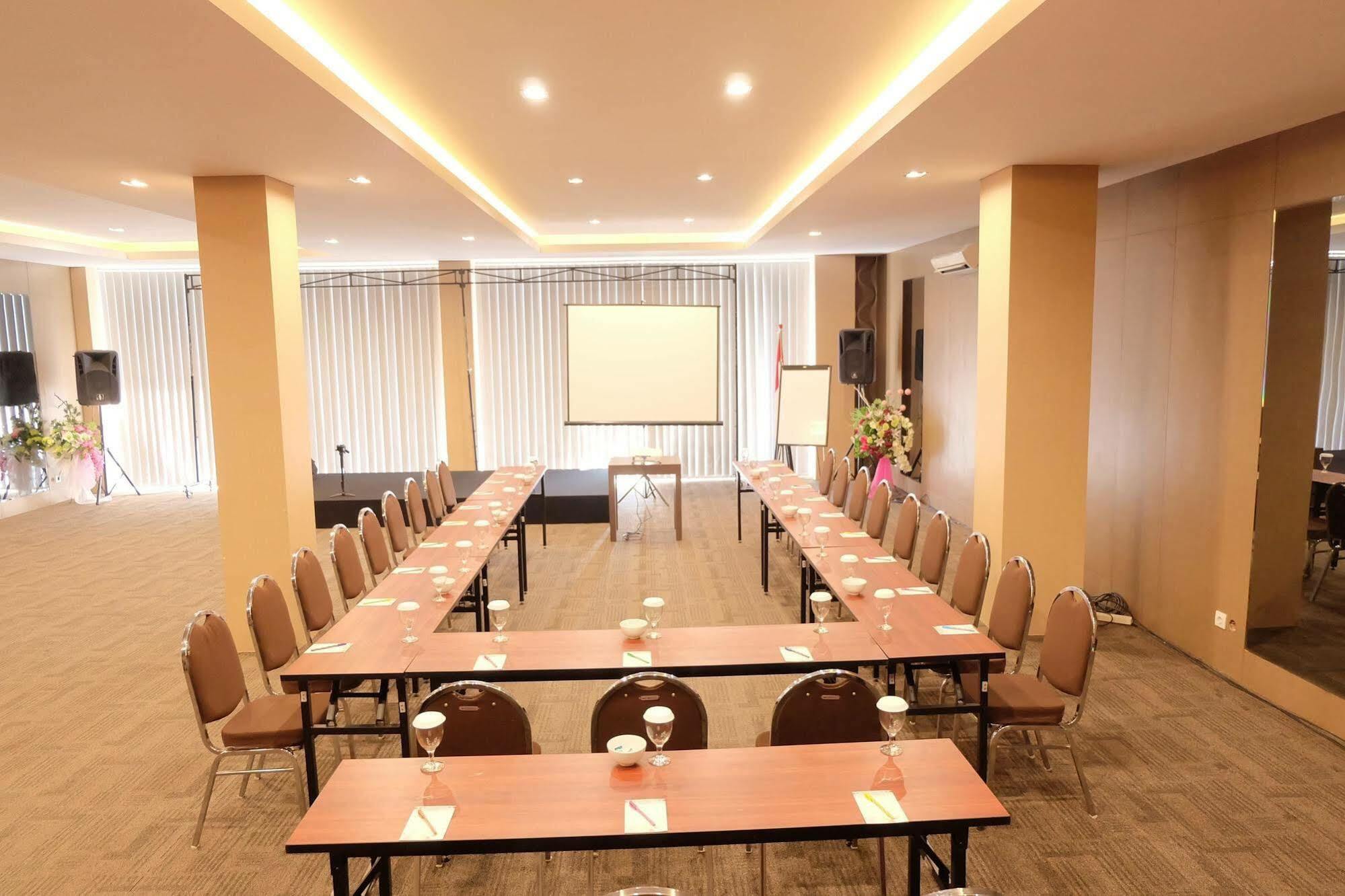 Viva Hotel Kediri, Azana Hotels Collection Kediri  Exteriér fotografie